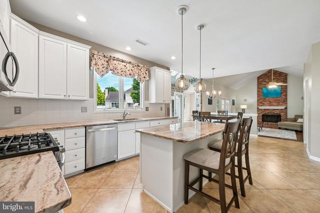 18 APPLE ORCHARD RD, Moorestown, NJ 08057