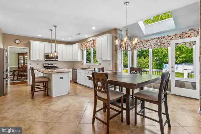 18 APPLE ORCHARD RD, Moorestown, NJ 08057