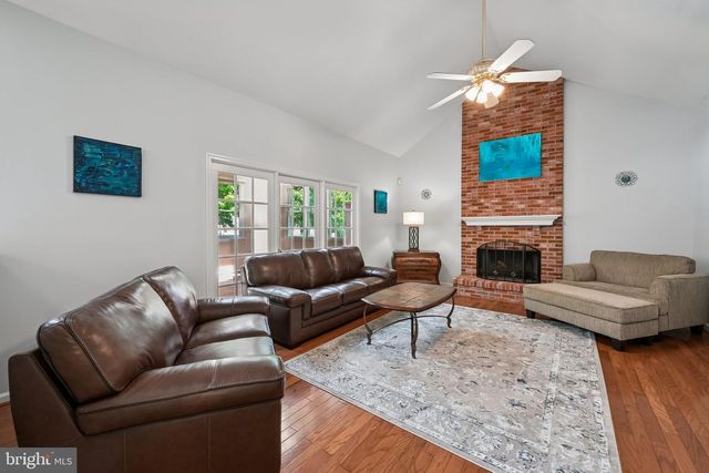 18 APPLE ORCHARD RD, Moorestown, NJ 08057