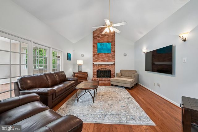 18 APPLE ORCHARD RD, Moorestown, NJ 08057