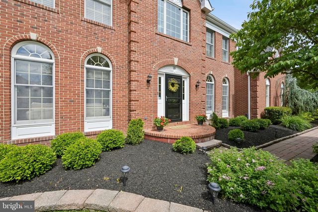 18 APPLE ORCHARD RD, Moorestown, NJ 08057