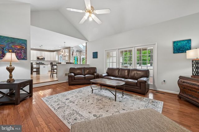 18 APPLE ORCHARD RD, Moorestown, NJ 08057