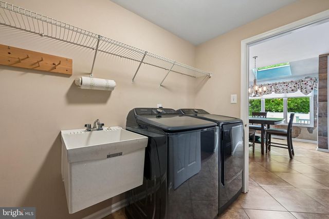 18 APPLE ORCHARD RD, Moorestown, NJ 08057