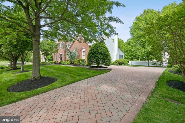 18 APPLE ORCHARD RD, Moorestown, NJ 08057