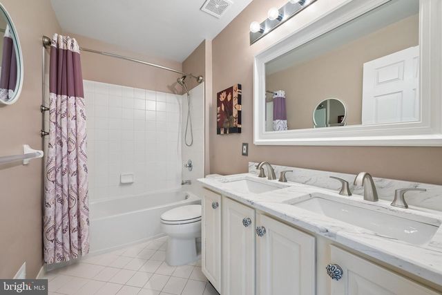 18 APPLE ORCHARD RD, Moorestown, NJ 08057
