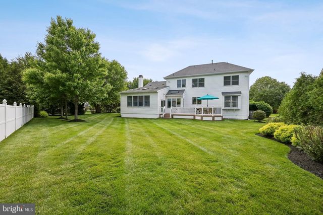 18 APPLE ORCHARD RD, Moorestown, NJ 08057