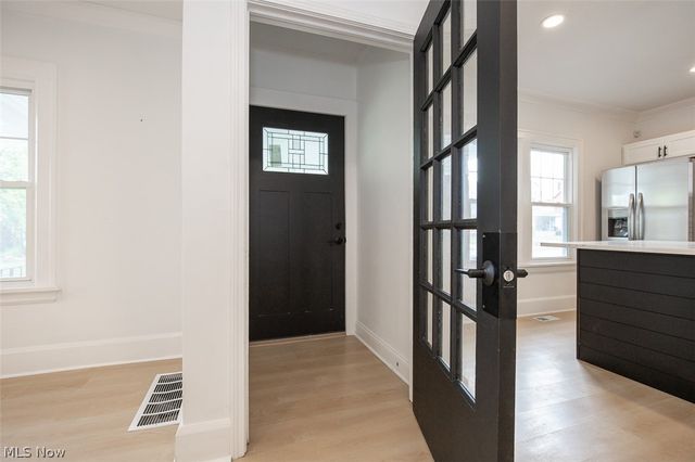 3244 Redwood Road, Cleveland Heights, OH 44118