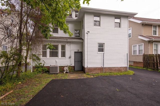 3244 Redwood Road, Cleveland Heights, OH 44118
