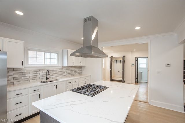 3244 Redwood Road, Cleveland Heights, OH 44118