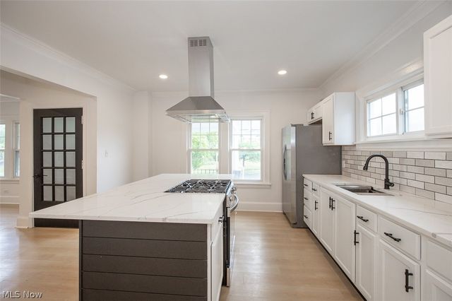 3244 Redwood Road, Cleveland Heights, OH 44118