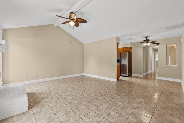 926 S 3rd Street, La Porte, TX 77571
