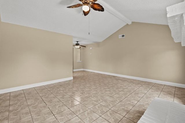 926 S 3rd Street, La Porte, TX 77571