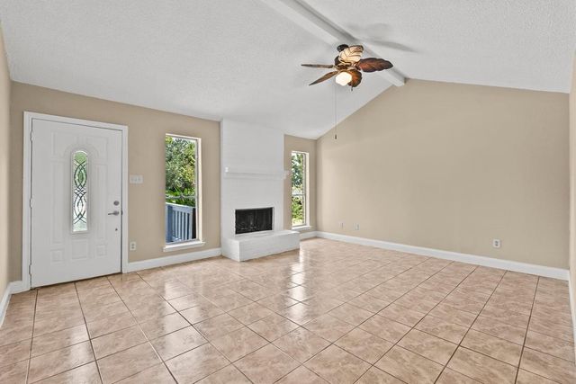 926 S 3rd Street, La Porte, TX 77571