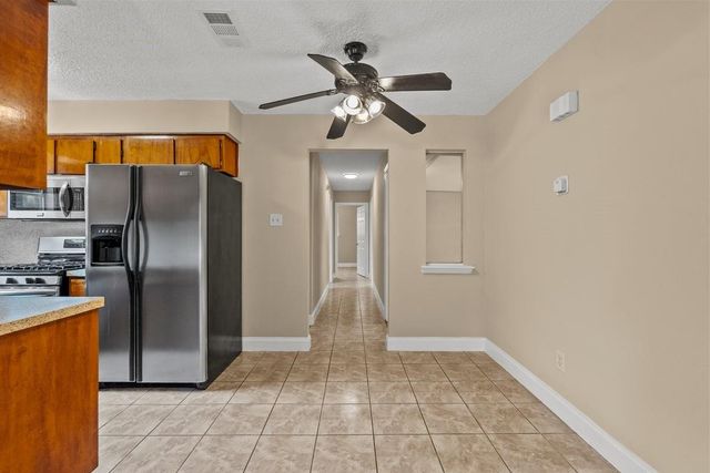 926 S 3rd Street, La Porte, TX 77571