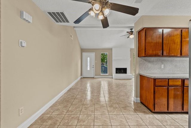 926 S 3rd Street, La Porte, TX 77571