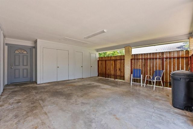 926 S 3rd Street, La Porte, TX 77571