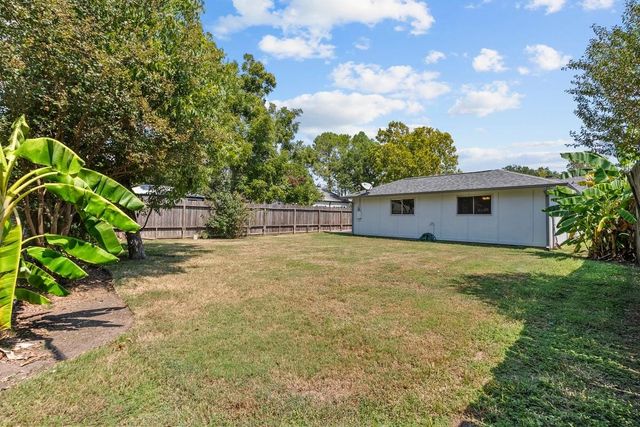 926 S 3rd Street, La Porte, TX 77571