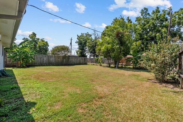 926 S 3rd Street, La Porte, TX 77571