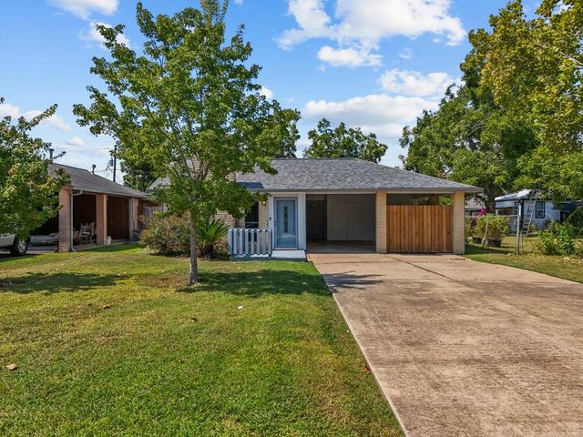 926 S 3rd Street, La Porte, TX 77571