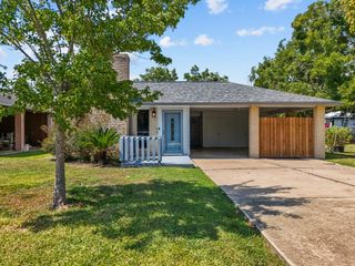 926 S 3rd Street, La Porte, TX 77571