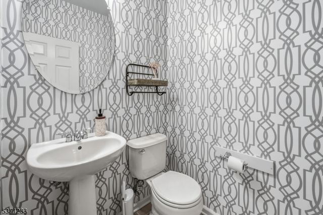 5 Indian Field Dr, Hardyston Twp., NJ 07419