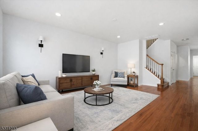 5 Indian Field Dr, Hardyston Twp., NJ 07419