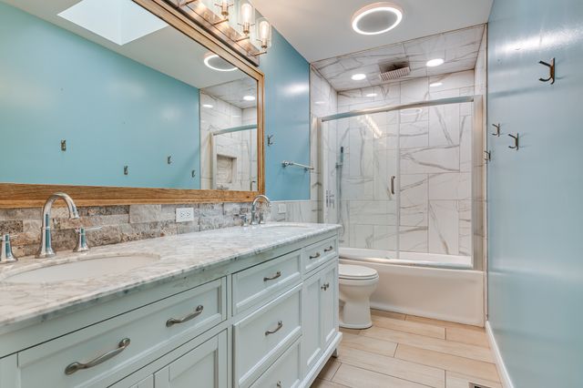 1124 Covington Drive, Lemont, IL 60439