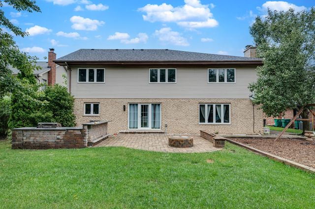1124 Covington Drive, Lemont, IL 60439