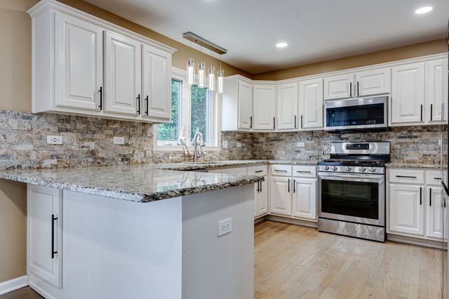 1124 Covington Drive, Lemont, IL 60439