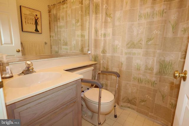 134 LAMPLIGHTER CT, Marlton, NJ 08053