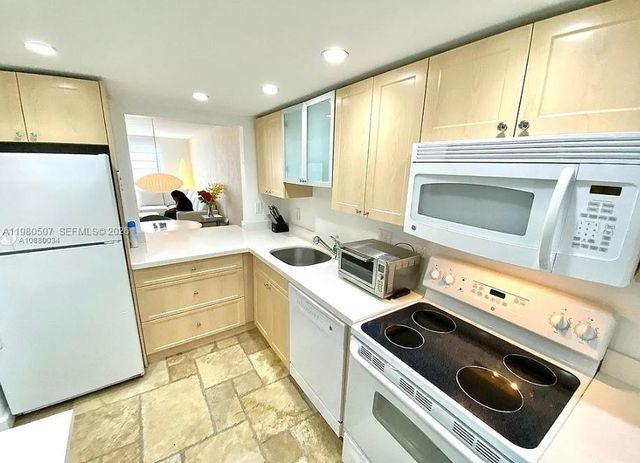 240 Galen Dr 314, Key Biscayne, FL 33149