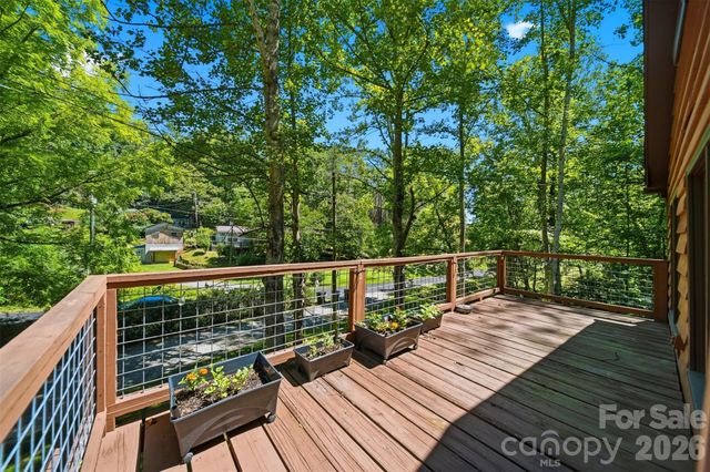 1857 Creekside Place, Lenoir, NC 28645