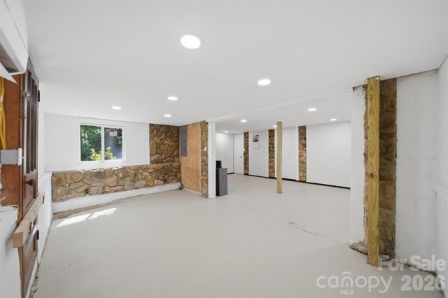1857 Creekside Place, Lenoir, NC 28645