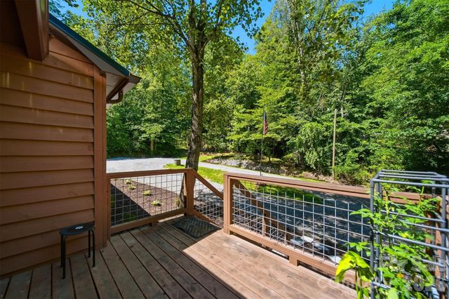 1857 Creekside Place, Lenoir, NC 28645