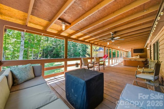 1857 Creekside Place, Lenoir, NC 28645