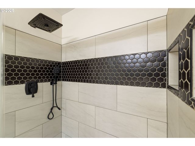 2514 Nw 3RD Ter, Gresham, OR 97030