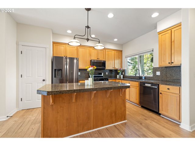 2514 Nw 3RD Ter, Gresham, OR 97030