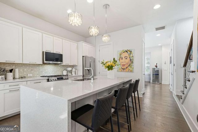 447 Alderwood Street, Atlanta, GA 30328