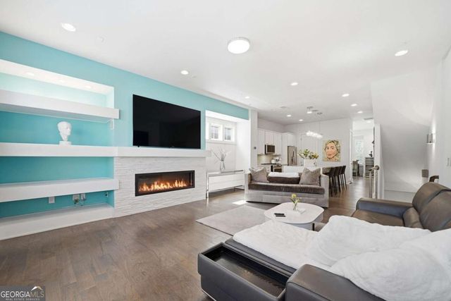 447 Alderwood Street, Atlanta, GA 30328