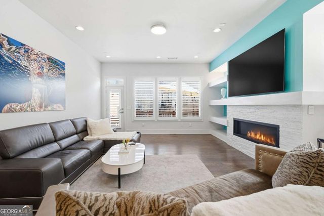 447 Alderwood Street, Atlanta, GA 30328