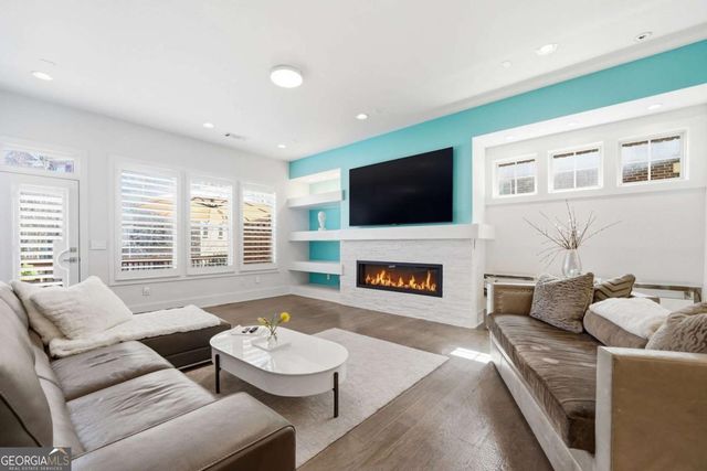 447 Alderwood Street, Atlanta, GA 30328