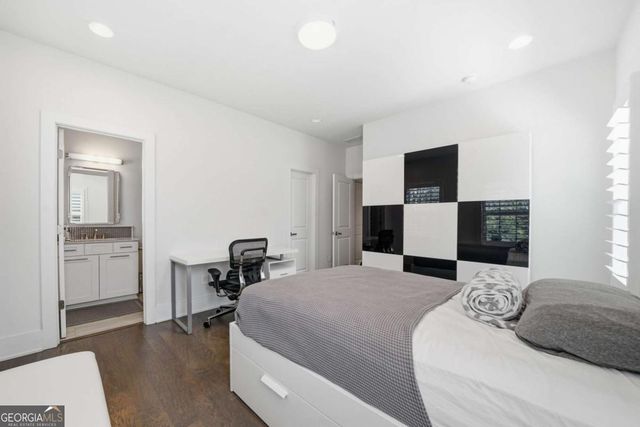 447 Alderwood Street, Atlanta, GA 30328