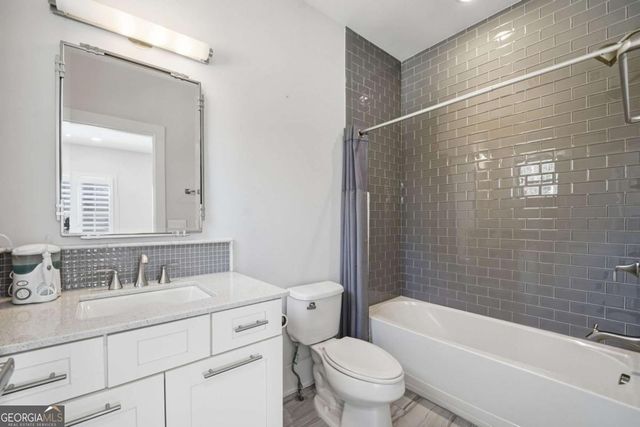 447 Alderwood Street, Atlanta, GA 30328