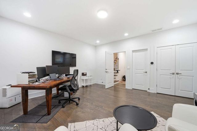 447 Alderwood Street, Atlanta, GA 30328