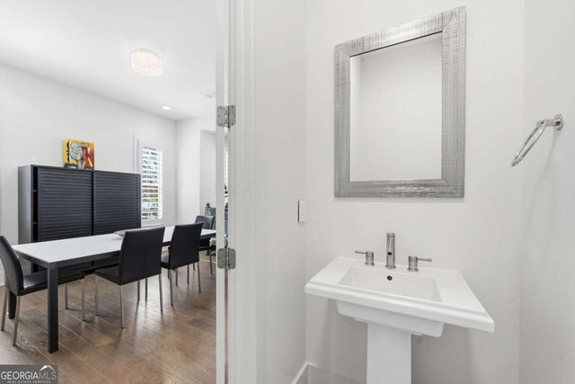 447 Alderwood Street, Atlanta, GA 30328