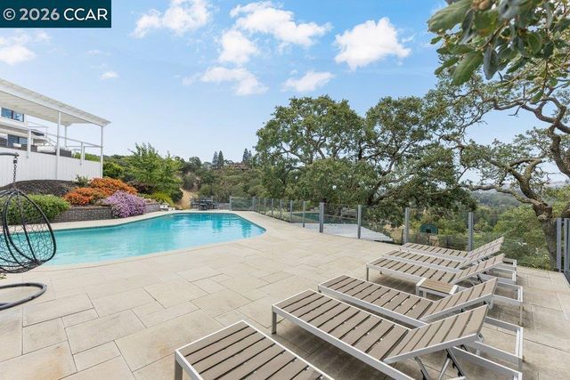 136 Tracy Ln, Alamo, CA 94507
