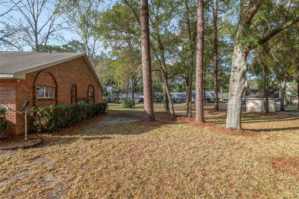 Image 6 of property listing at 8707 SW 88TH COURT ROAD K, Ocala, FL 34481