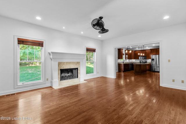 5000 Flora Springs Cir, Louisville, KY 40299