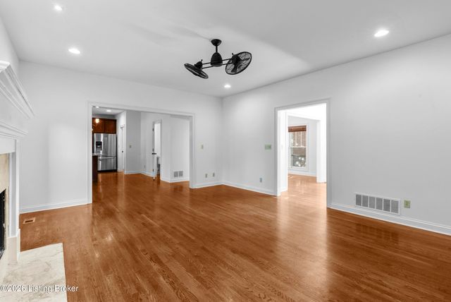 5000 Flora Springs Cir, Louisville, KY 40299