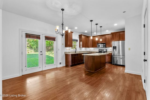 5000 Flora Springs Cir, Louisville, KY 40299